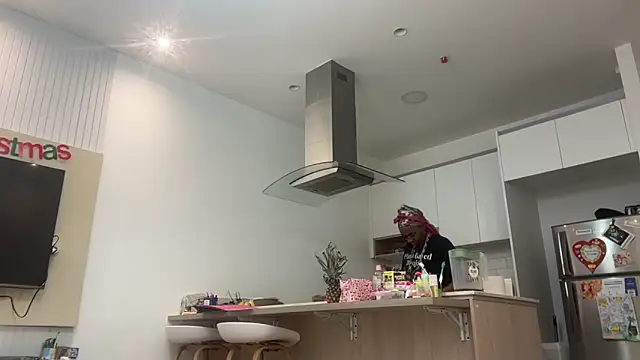 Snapshot of ChocolateCakeQueen chatting on 6, 1, 2025 ChocolateCakeQueen online show from 6, 1, 2025