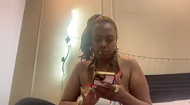 Snapshot of ChocolateCakeQueen chatting on 7, 1, 2025 ChocolateCakeQueen online show from 7, 1, 2025