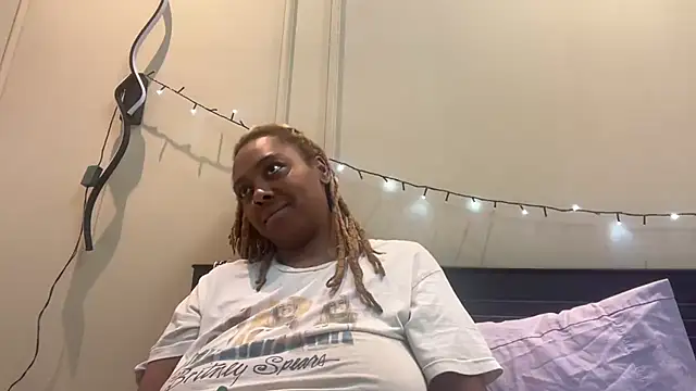 Snapshot of ChocolateCakeQueen chatting on 9, 1, 2025 ChocolateCakeQueen online show from 9, 1, 2025
