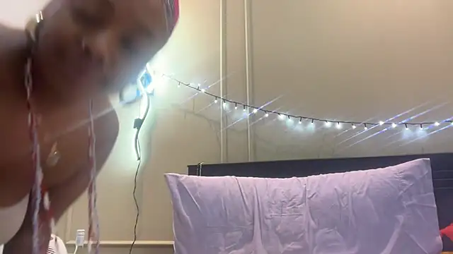 Snapshot of ChocolateCakeQueen chatting on 11, 1, 2025 ChocolateCakeQueen online show from 11, 1, 2025