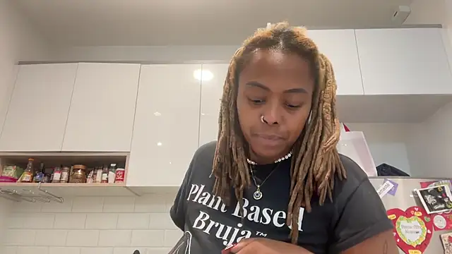 Snapshot of ChocolateCakeQueen chatting on 3, 2, 2025 ChocolateCakeQueen online show from 3, 2, 2025
