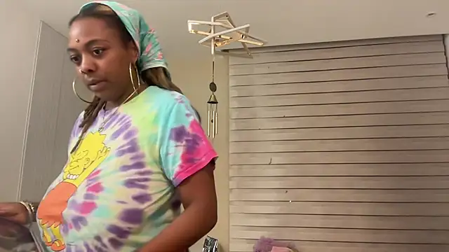 Snapshot of ChocolateCakeQueen chatting on 8, 2, 2025 ChocolateCakeQueen online show from 8, 2, 2025