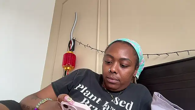 Snapshot of ChocolateCakeQueen chatting on 9, 2, 2025 ChocolateCakeQueen online show from 9, 2, 2025