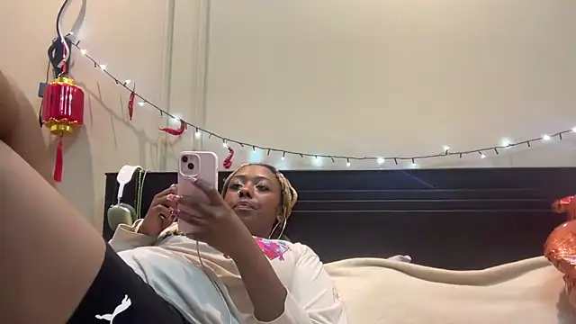 Snapshot of ChocolateCakeQueen chatting on 16, 2, 2025 ChocolateCakeQueen online show from 16, 2, 2025