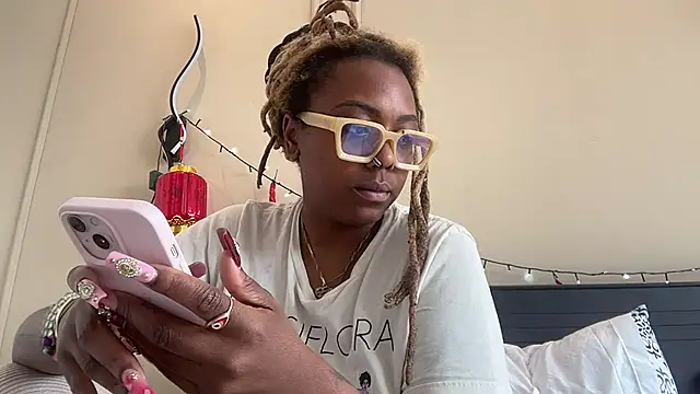 Snapshot of ChocolateCakeQueen chatting on 22, 2, 2025 ChocolateCakeQueen online show from 22, 2, 2025