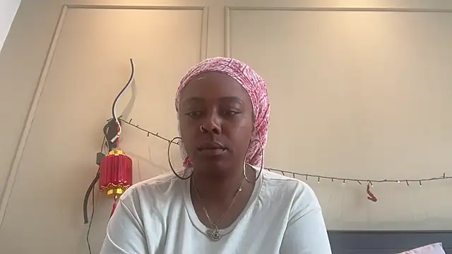 Snapshot of ChocolateCakeQueen chatting on 27, 2, 2025 ChocolateCakeQueen online show from 27, 2, 2025