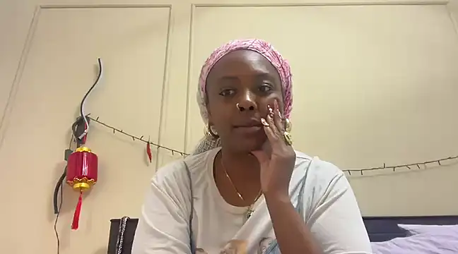 Snapshot of ChocolateCakeQueen chatting on 28, 2, 2025 ChocolateCakeQueen online show from 28, 2, 2025