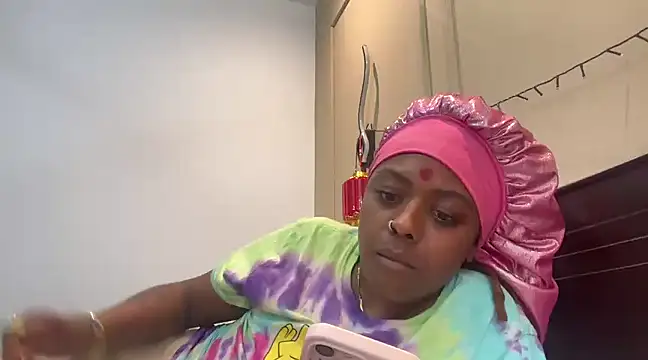 Snapshot of ChocolateCakeQueen chatting on 28, 2, 2025 ChocolateCakeQueen online show from 28, 2, 2025