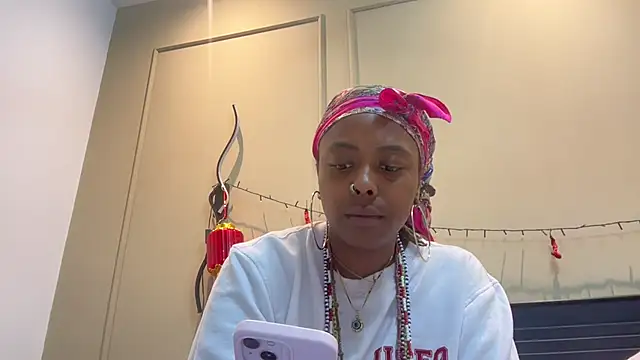 Snapshot of ChocolateCakeQueen chatting on 2, 3, 2025 ChocolateCakeQueen online show from 2, 3, 2025