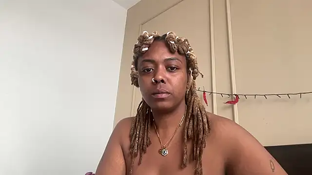 Snapshot of ChocolateCakeQueen chatting on 4, 3, 2025 ChocolateCakeQueen online show from 4, 3, 2025