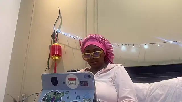 Snapshot of ChocolateCakeQueen chatting on 11, 3, 2025 ChocolateCakeQueen online show from 11, 3, 2025