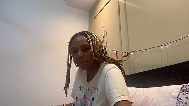 Snapshot of ChocolateCakeQueen chatting on 16, 3, 2025 ChocolateCakeQueen online show from 16, 3, 2025