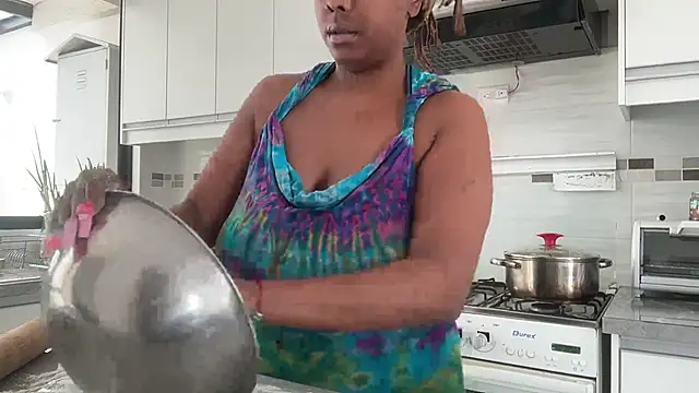 Snapshot of ChocolateCakeQueen chatting on 15, 9, 2025 ChocolateCakeQueen online show from 15, 9, 2025
