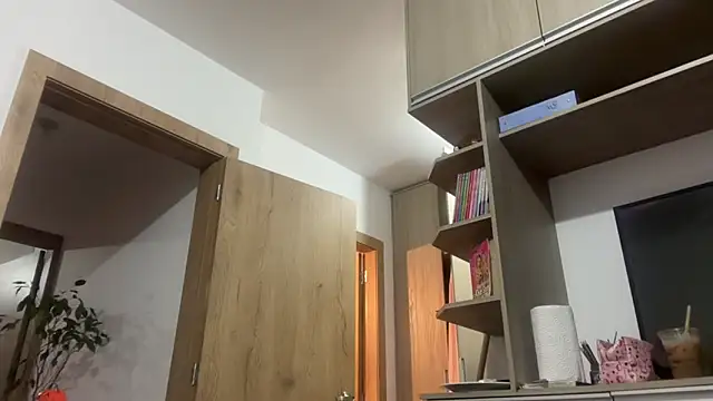 ChocolateCakeQueen online show from 20, 10, 2025