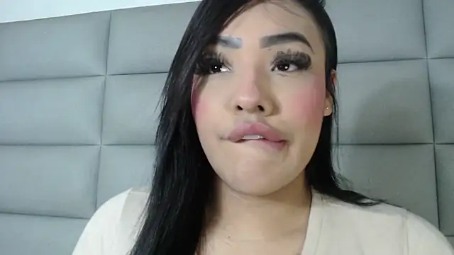 emily brontee  online show from 19, 12, 2024