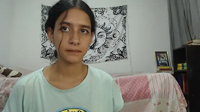 Snapshot of AlinaWoolf_ chatting on 14, 1, 2025 AlinaWoolf online show from 14, 1, 2025