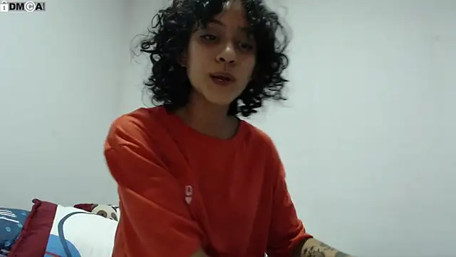 Snapshot of AlinaWoolf_ chatting on 3, 10, 2025 AlinaWoolf online show from 3, 10, 2025