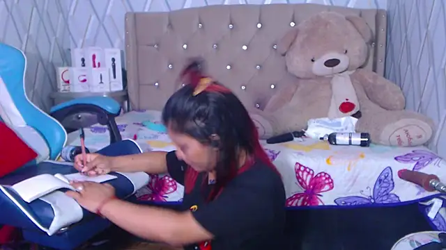 NicolleTaylor online show from 15, 1, 2025