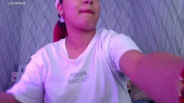 NicolleTaylor online show from 20, 1, 2025