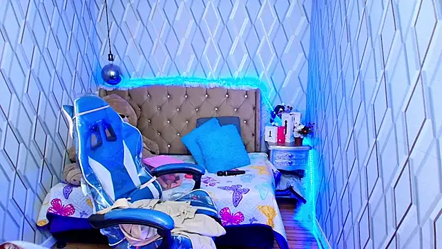 NicolleTaylor online show from 5, 12, 2025