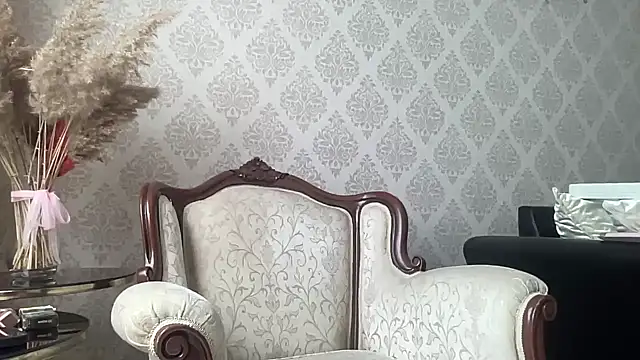 Snapshot of petitebeauty chatting on 15, 9, 2025 petitebeauty online show from 15, 9, 2025