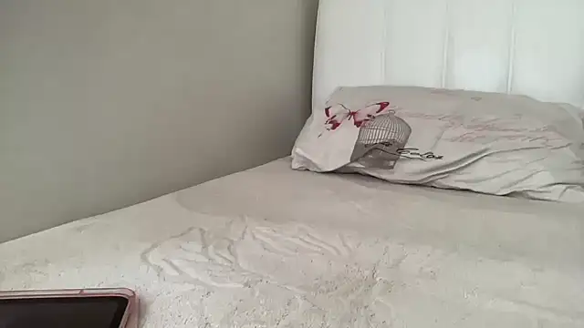 Snapshot of petitebeauty chatting on 17, 10, 2025 petitebeauty online show from 17, 10, 2025