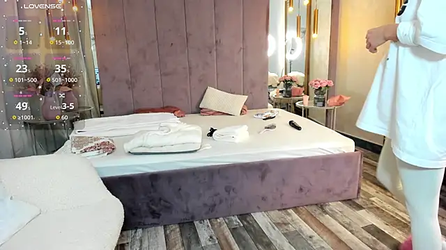 Snapshot of Selena_Reeves chatting on 18, 12, 2025 Selena Reeves online show from 18, 12, 2025