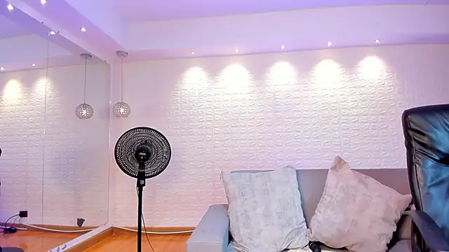 victoria mooree online show from 3, 2, 2025