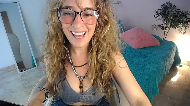 Paula Paz online show from 15, 10, 2025