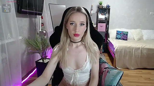 Snapshot of Little_Soph chatting on 25, 1, 2025 Little Soph online show from 25, 1, 2025