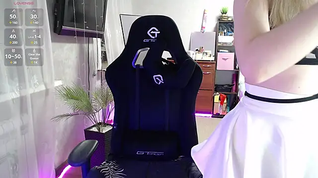 Snapshot of Little_Soph chatting on 21, 2, 2025 Little Soph online show from 21, 2, 2025