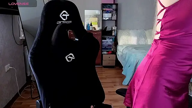 Snapshot of Little_Soph chatting on 16, 9, 2025 Little Soph online show from 16, 9, 2025