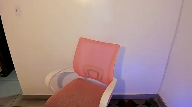 kiaraowen online show from 5, 1, 2025