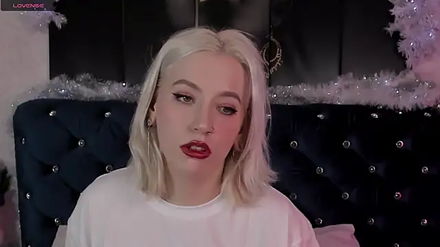 Snapshot of RachelCart chatting on 4, 1, 2025 RachelCart online show from 4, 1, 2025