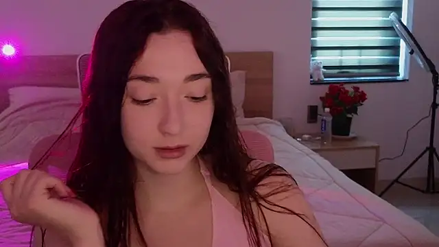 YasmineWest online show from 10, 5, 2026