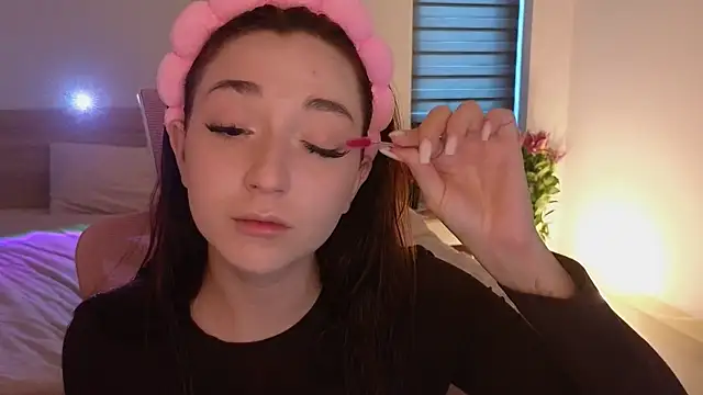 YasmineWest online show from 17, 5, 2026
