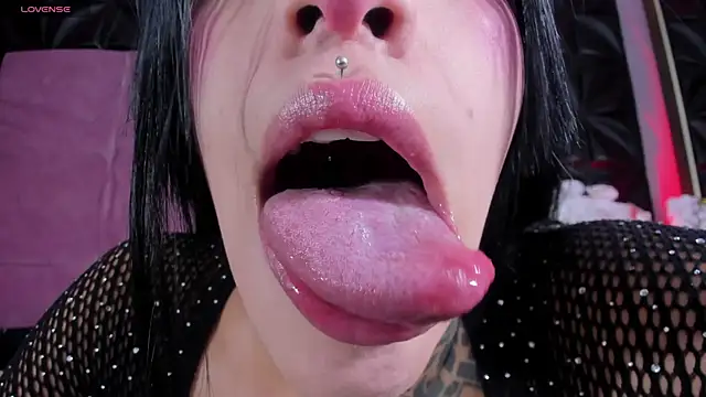 cattleya jensen  online show from 31, 12, 2024