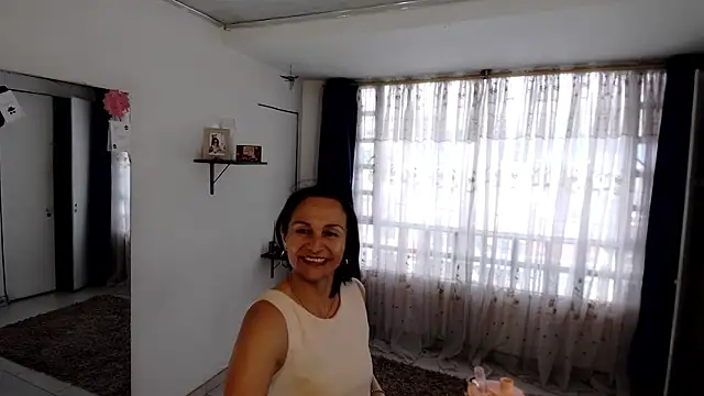 lollita 23  online show from 20, 5, 2026