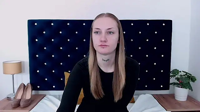 Snapshot of AlexaTease chatting on 9, 12, 2024 AlexaTease online show from 9, 12, 2024