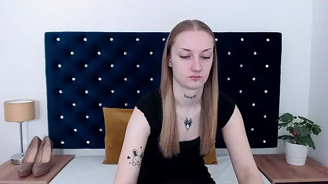 Snapshot of AlexaTease chatting on 10, 12, 2024 AlexaTease online show from 10, 12, 2024
