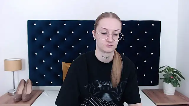 Snapshot of AlexaTease chatting on 17, 1, 2025 AlexaTease online show from 17, 1, 2025