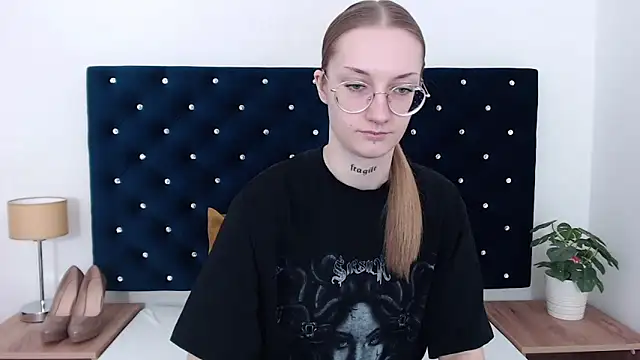 Snapshot of AlexaTease chatting on 17, 1, 2025 AlexaTease online show from 17, 1, 2025