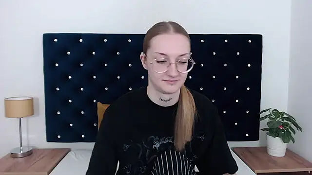 Snapshot of AlexaTease chatting on 18, 1, 2025 AlexaTease online show from 18, 1, 2025