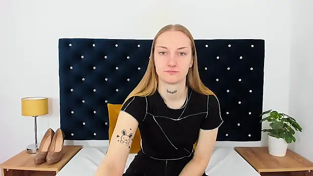 Snapshot of AlexaTease chatting on 15, 2, 2025 AlexaTease online show from 15, 2, 2025