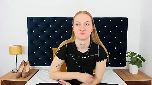 Snapshot of AlexaTease chatting on 15, 2, 2025 AlexaTease online show from 15, 2, 2025