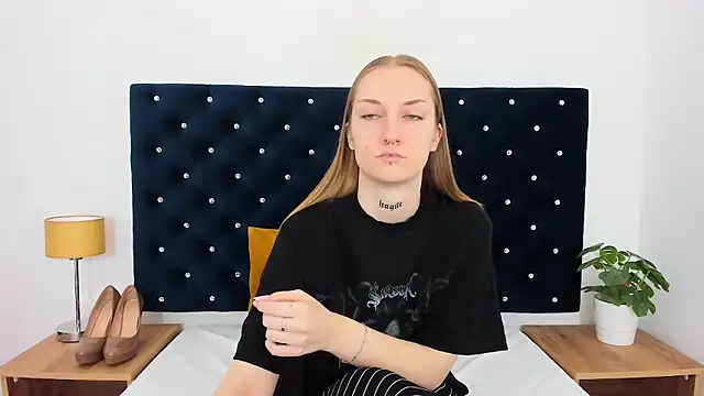 Snapshot of AlexaTease chatting on 20, 2, 2025 AlexaTease online show from 20, 2, 2025