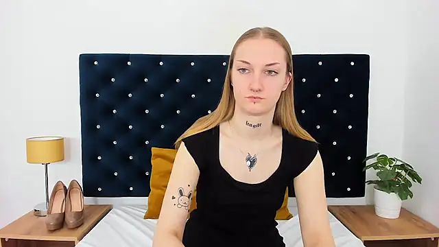 Snapshot of AlexaTease chatting on 21, 2, 2025 AlexaTease online show from 21, 2, 2025