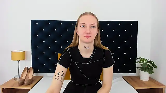 Snapshot of AlexaTease chatting on 27, 2, 2025 AlexaTease online show from 27, 2, 2025