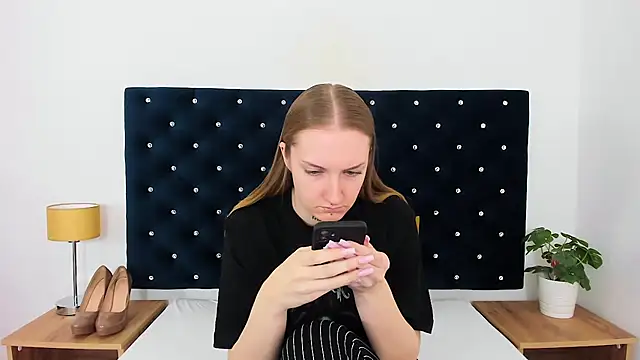 Snapshot of AlexaTease chatting on 7, 3, 2025 AlexaTease online show from 7, 3, 2025