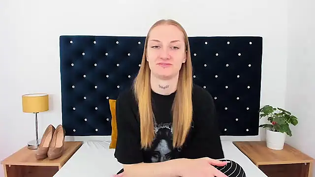 Snapshot of AlexaTease chatting on 10, 3, 2025 AlexaTease online show from 10, 3, 2025